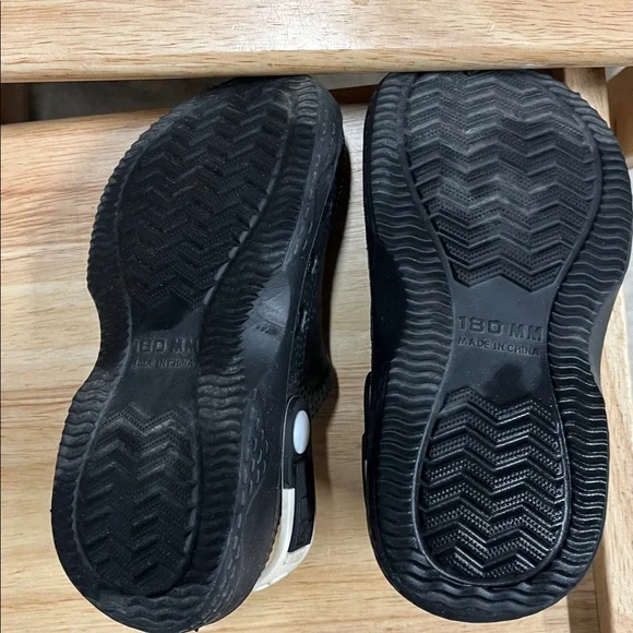 Black Clogs with Adjustable Strap - Picture 2 of 3